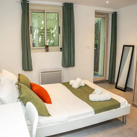 Duplex Saveria - Terrace - Netflix - 尼斯